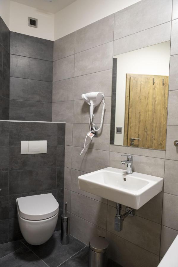 Novohradska Otel Ceske Budejovice Dış mekan fotoğraf