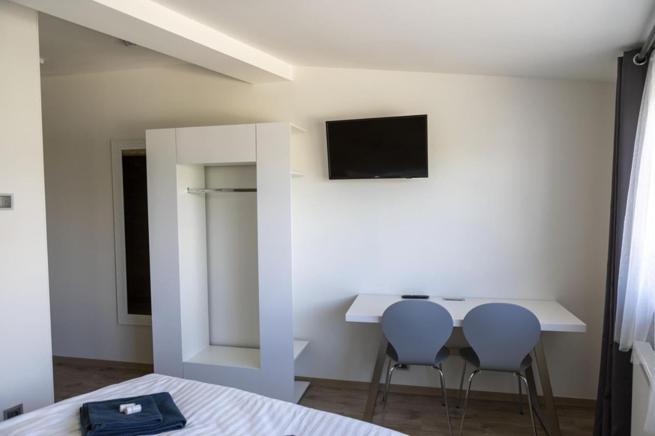 Novohradska Otel Ceske Budejovice Dış mekan fotoğraf